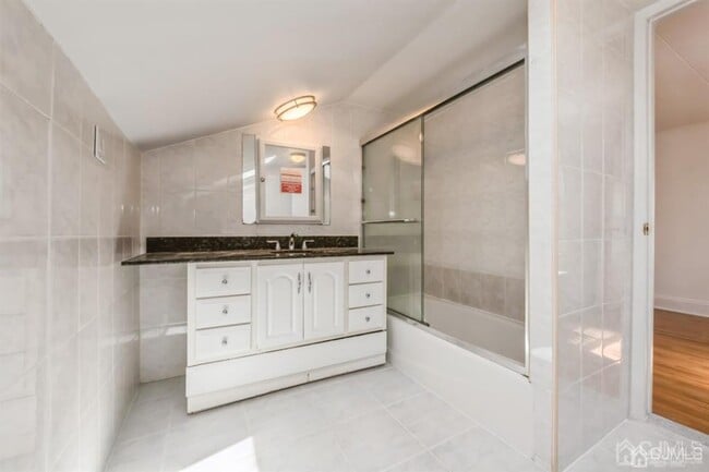 Building Photo - 114 S 5th Ave