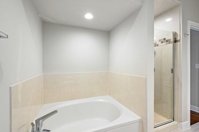 Building Photo - 15200 Memorial Dr