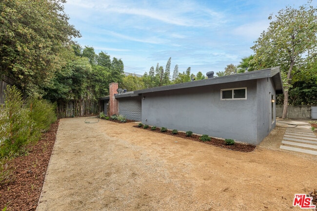 Building Photo - 12931 Valleyheart Dr