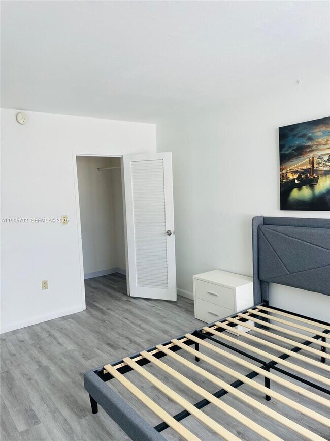 Building Photo - 2899 Collins Ave