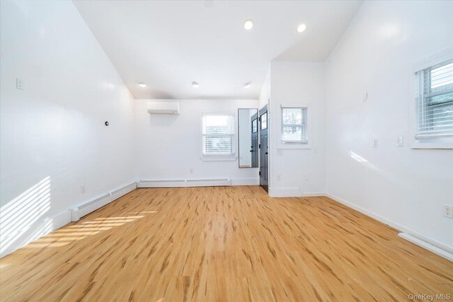 Building Photo - 2280 Brookside Ave