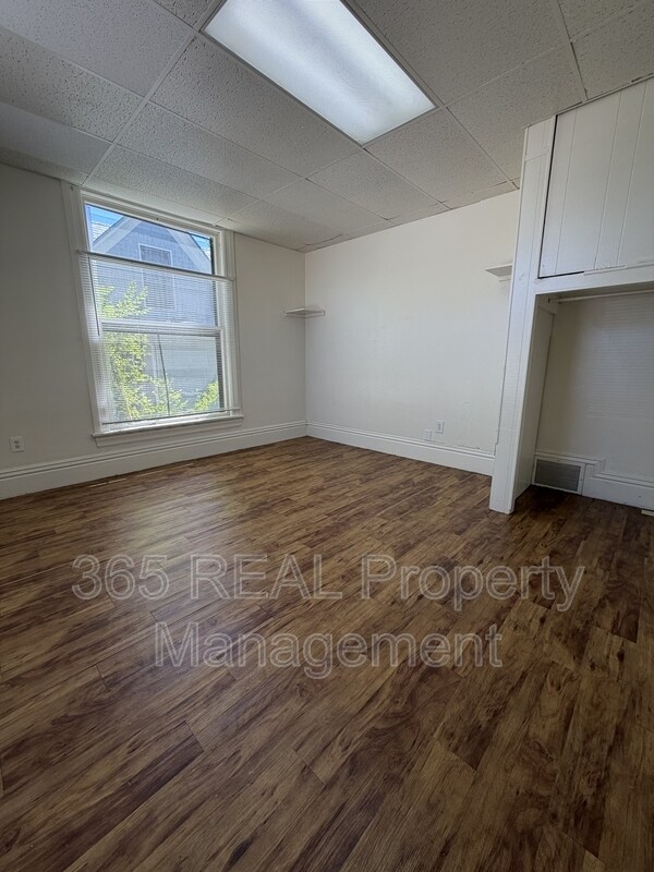 Building Photo - 1227 12th Ave