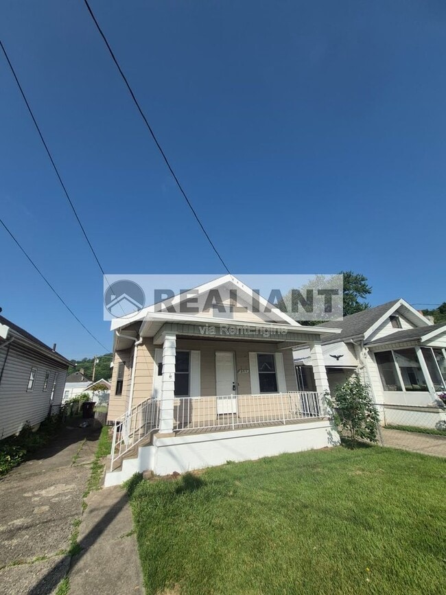 Building Photo - 2717 Dakota Ave