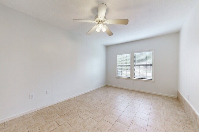 Building Photo - 2304 Staunton Dr