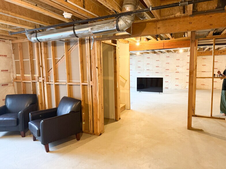 Building Photo - 118 N Lasalle Dr