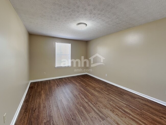 Building Photo - 127 Trails End