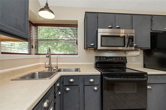Building Photo - 6903 Foxmont Ln