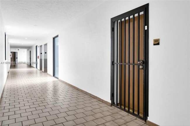 Building Photo - 1820 W 53rd St