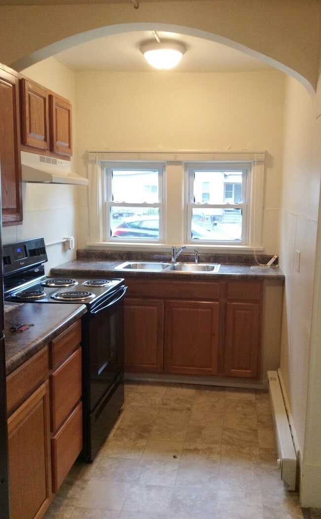 Building Photo - 301 S 10th St