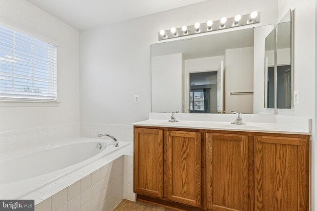 Building Photo - 16056 Sheringham Way