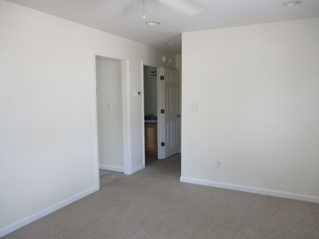Building Photo - 402 Johns Way
