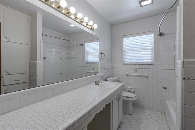 Building Photo - 5016 Emerald Lake Dr