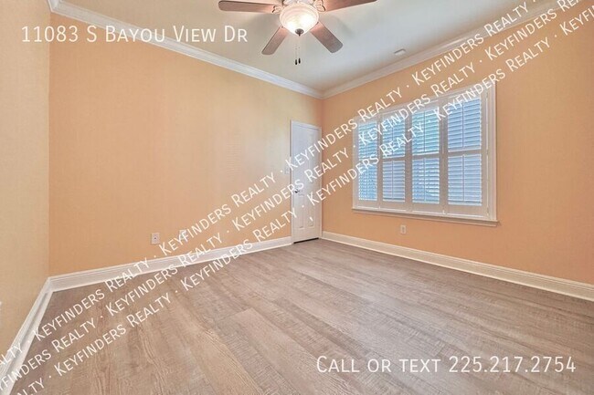 Building Photo - 11083 S Bayou View Dr