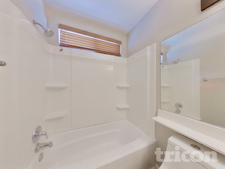 Building Photo - 8504 Last Point Ave