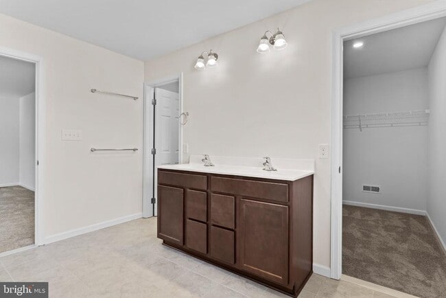 Building Photo - 32 Pamela Dr