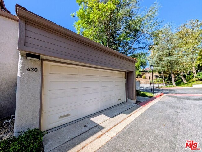 Building Photo - 430 Via Colinas