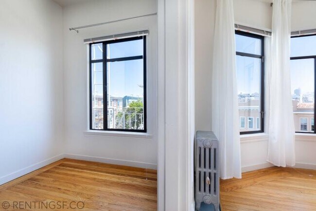 Building Photo - bedroom in San Francisco CA 94123