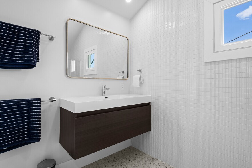 Building Photo - 9417 Winchester Ave