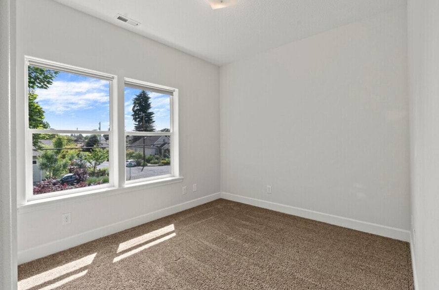 Building Photo - 7321 NE 8th Ave