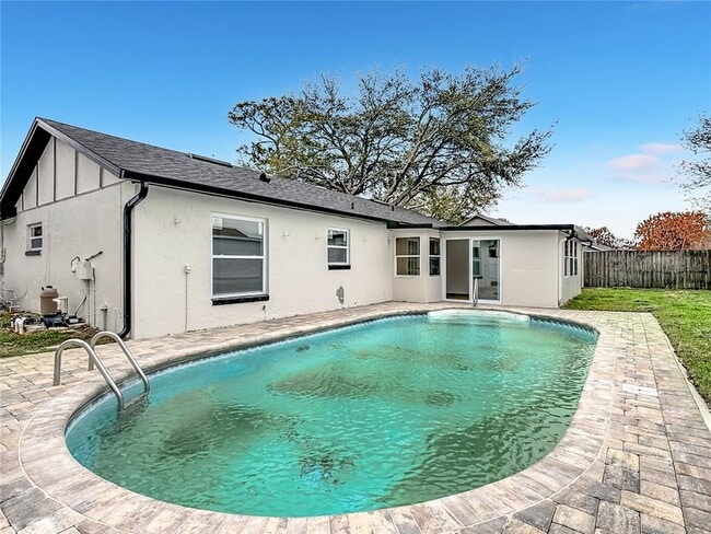 Building Photo - 115 Lindenwood Ln