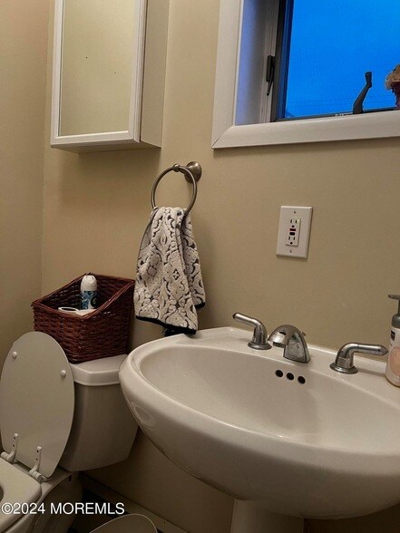 Building Photo - 499 W Park Ave