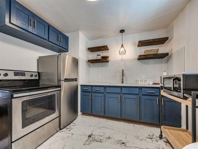 Building Photo - 217 E Daws St