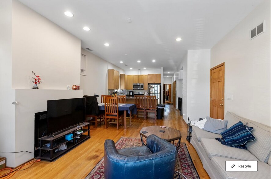 Building Photo - 2338 N Greenview Ave