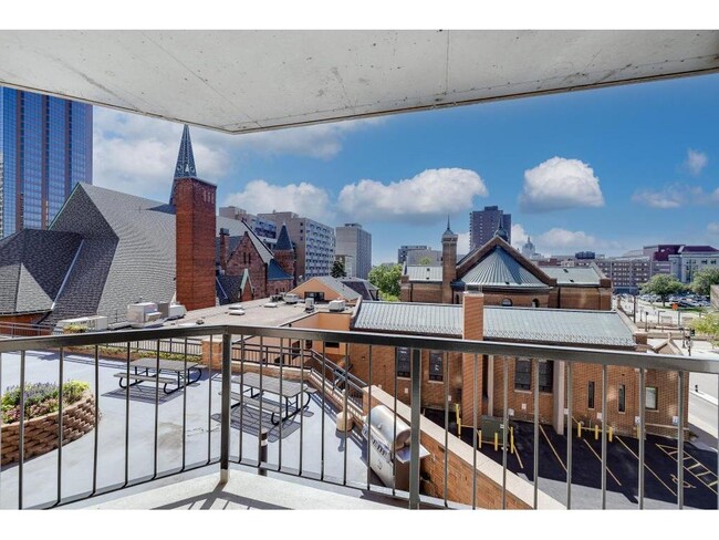 Building Photo - 78 10th St E