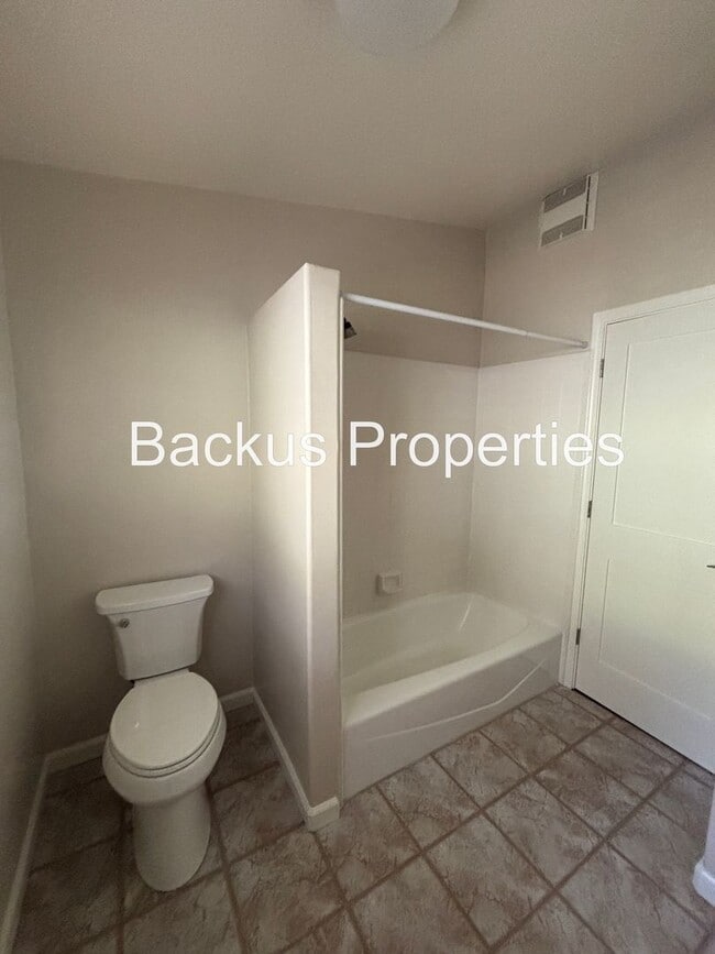 Building Photo - Great one-story home with the serenity of Pine Canyon