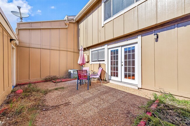 Building Photo - 11677 Village Pl Dr