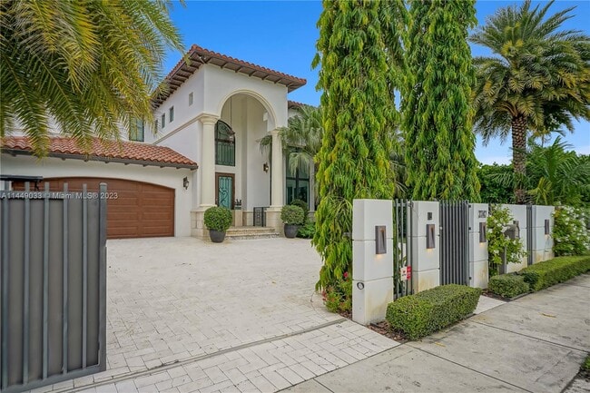 Building Photo - 3747 Prairie Ave