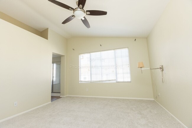 Building Photo - Beautiful home in Sunset Glen with 4 bedrooms 2.5 bath, 1726 Sq Ft available NOW