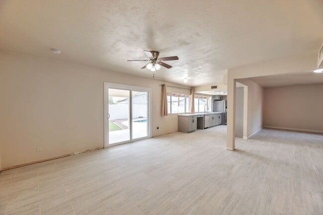 Building Photo - Spacious 6-Bedroom, 4-Bath Pool Home Near ASU Campus