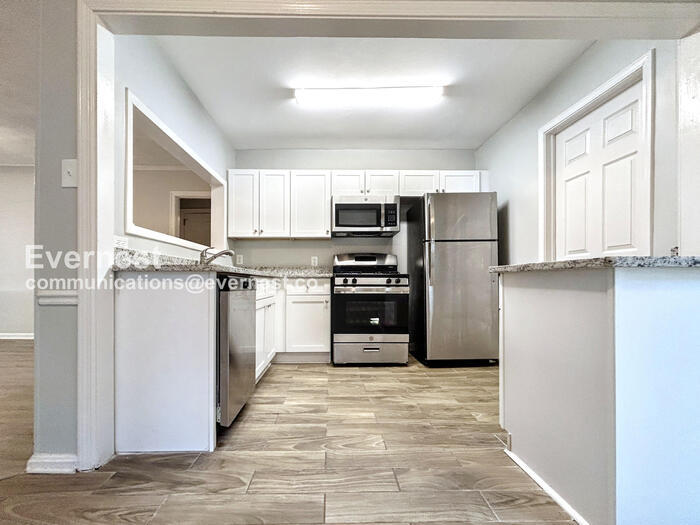 Building Photo - 2776 Palm Dr