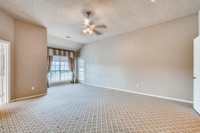 Building Photo - 5930 River Bend Dr