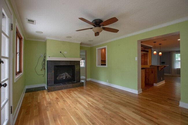 Building Photo - Charming 3 bedroom/2 bathroom Single Family Home!