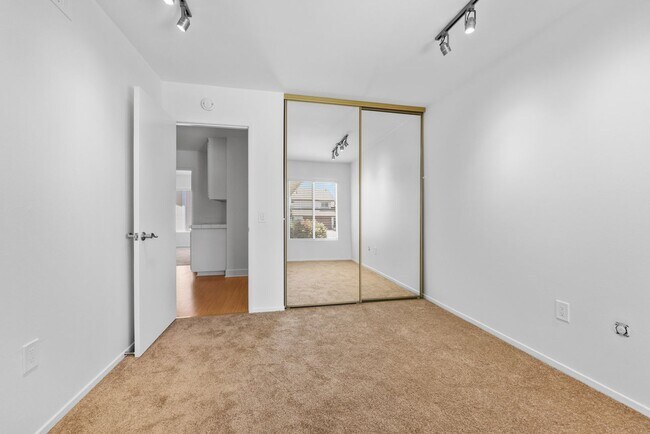 Building Photo - Clean Single Story on Cul-de-sac Near Cala...