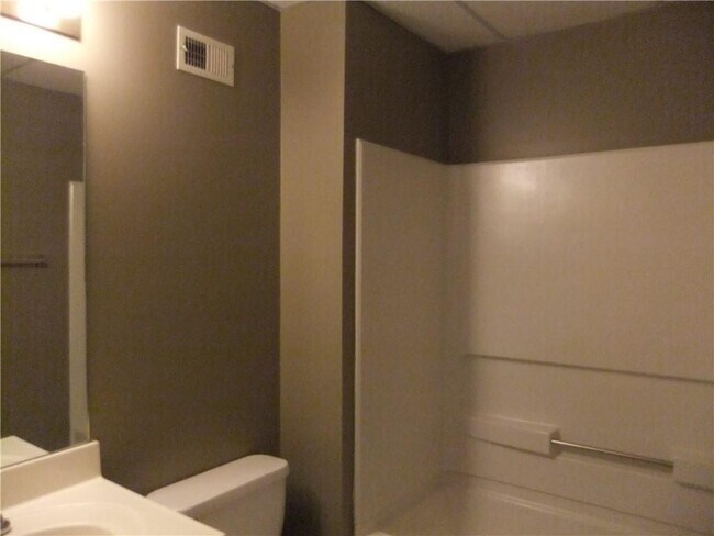 Building Photo - 5060 Gallatree Ln