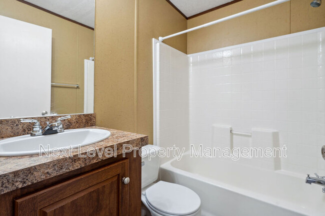 Building Photo - 111 S Cedar Dr