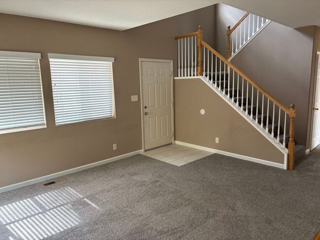 Building Photo - 4 bedroom 2.5 bath in NW Suburban Reno
