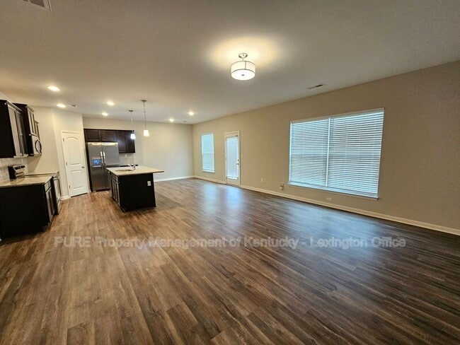 Building Photo - 121 Forester Ct