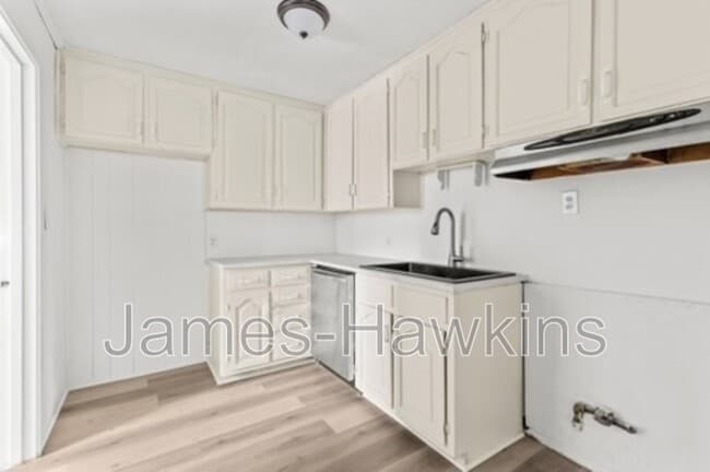 Building Photo - 4037 Oak St