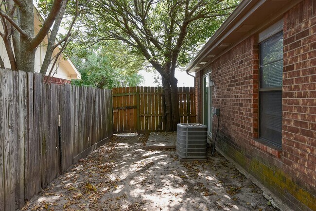 Building Photo - PEPERPORT.3914/3916