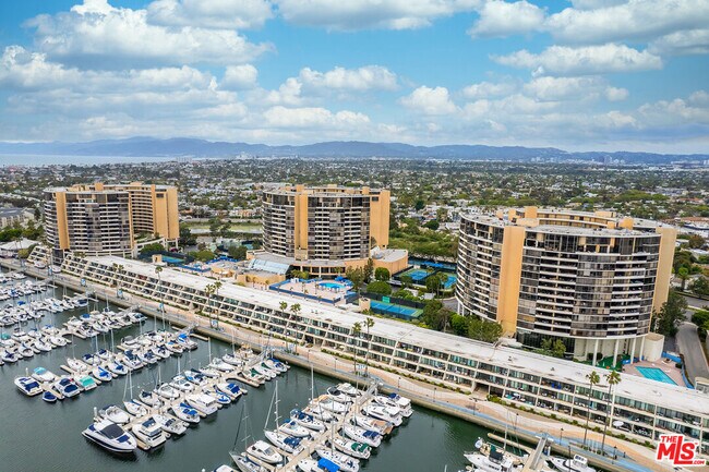 Building Photo - 4265 Marina City Dr