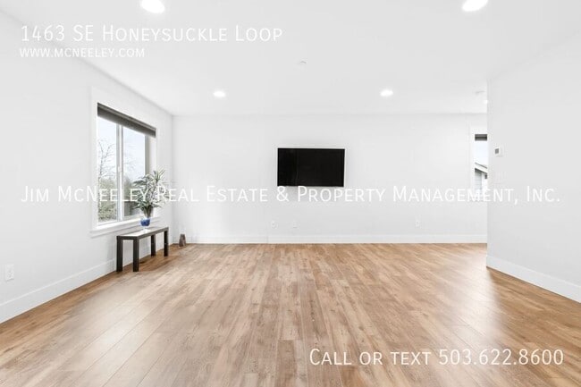 Building Photo - 1463 SE Honeysuckle Loop