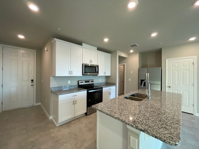 Building Photo - Lake View 3 Bedroom, 2.5 Bath Townhome in Ocoee FL!