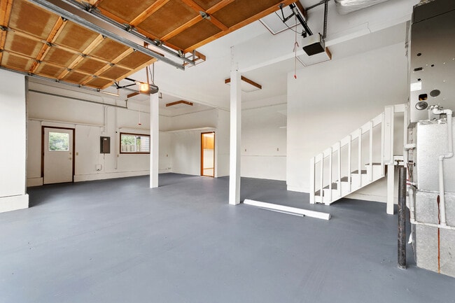 Building Photo - 1324 Stonehaven Dr