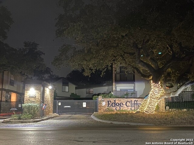 Building Photo - 11815 Vance Jackson Rd