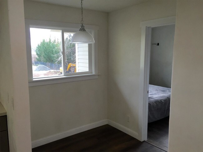 Building Photo - 305 Glenwood Rd