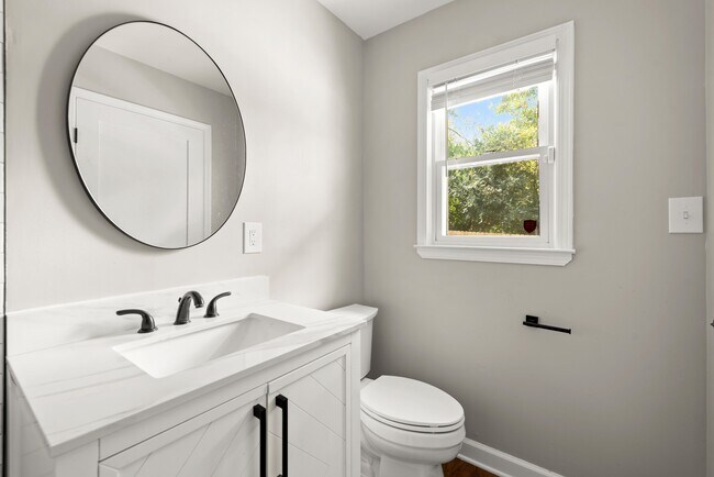 Building Photo - 361 Cameron St SE